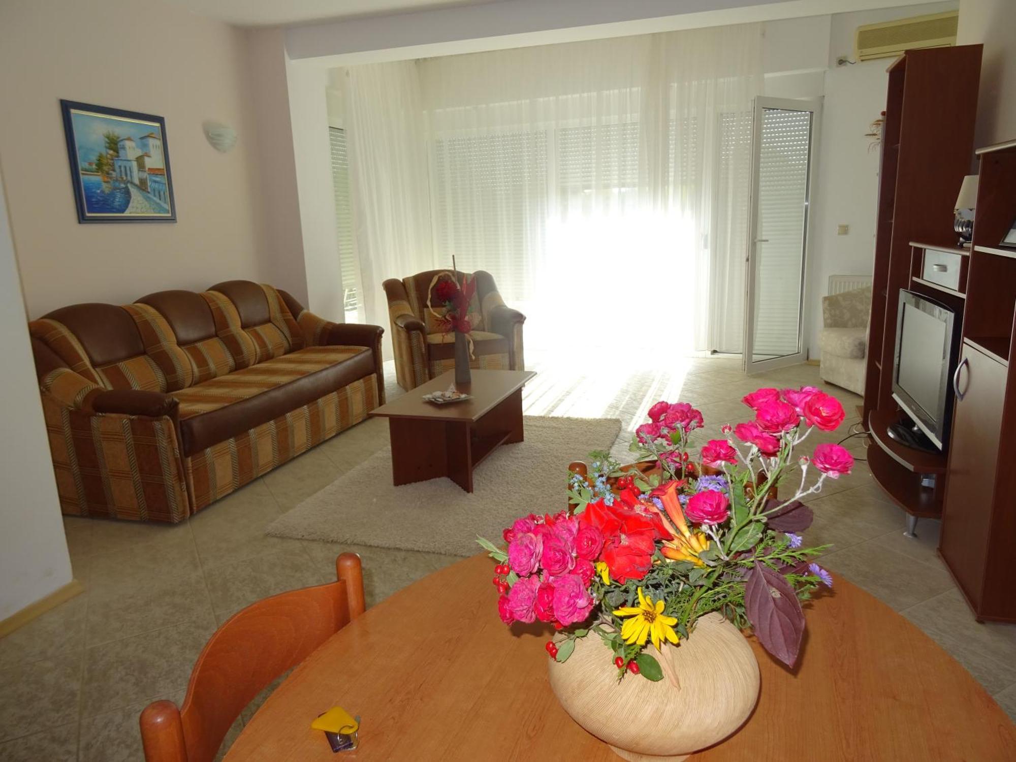 Club Topaz Apartments เนพทุน ภายนอก รูปภาพ