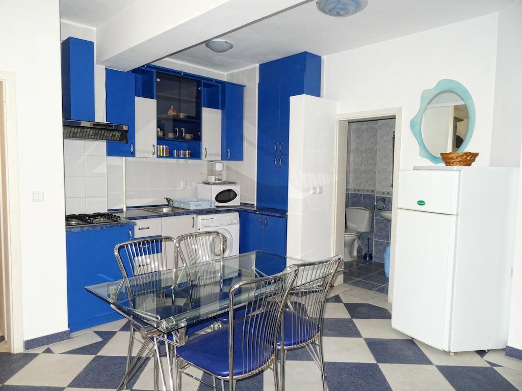 Club Topaz Apartments เนพทุน ภายนอก รูปภาพ