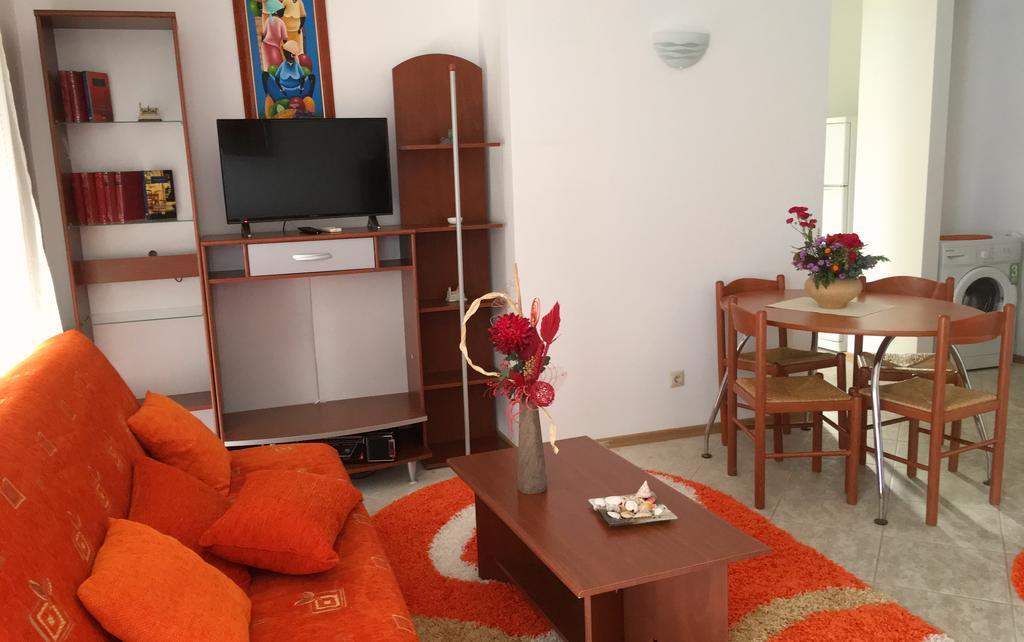 Club Topaz Apartments เนพทุน ภายนอก รูปภาพ