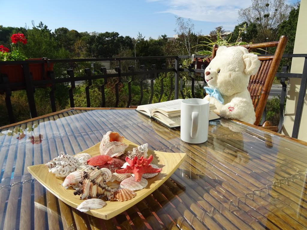 Club Topaz Apartments เนพทุน ภายนอก รูปภาพ