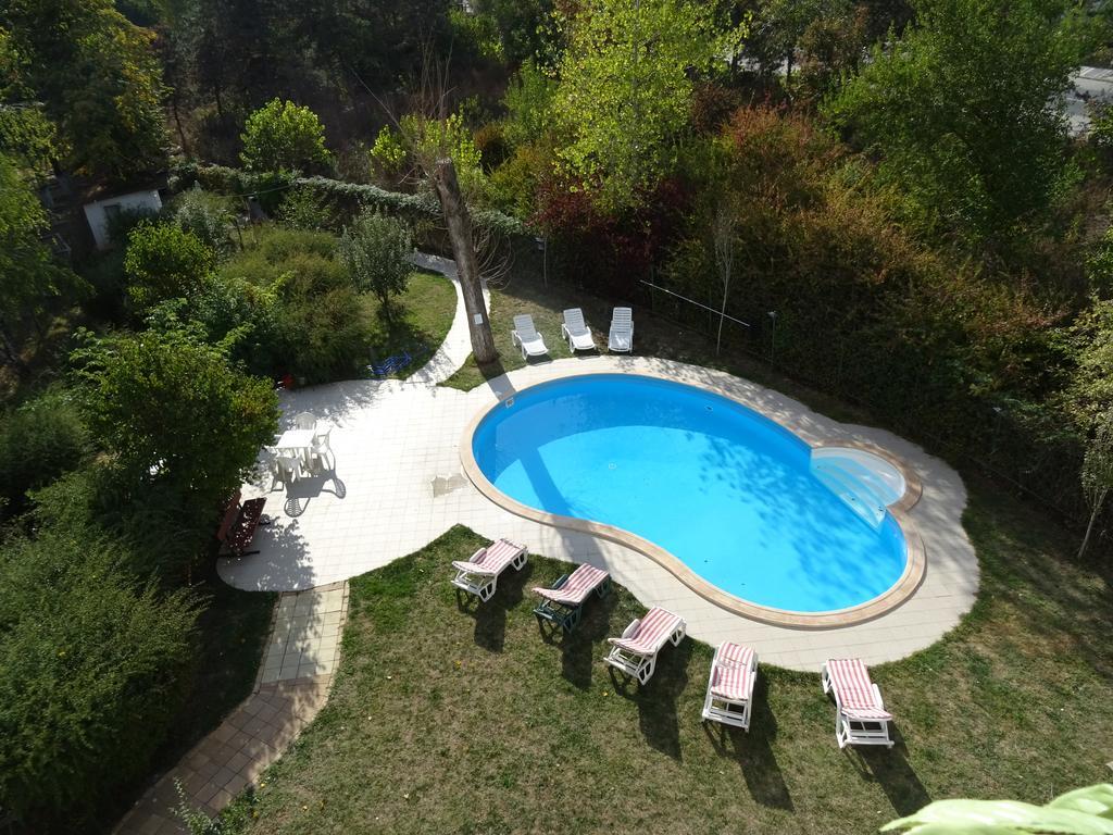 Club Topaz Apartments เนพทุน ภายนอก รูปภาพ