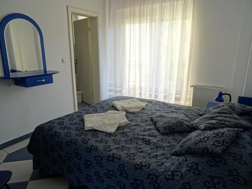 Club Topaz Apartments เนพทุน ภายนอก รูปภาพ