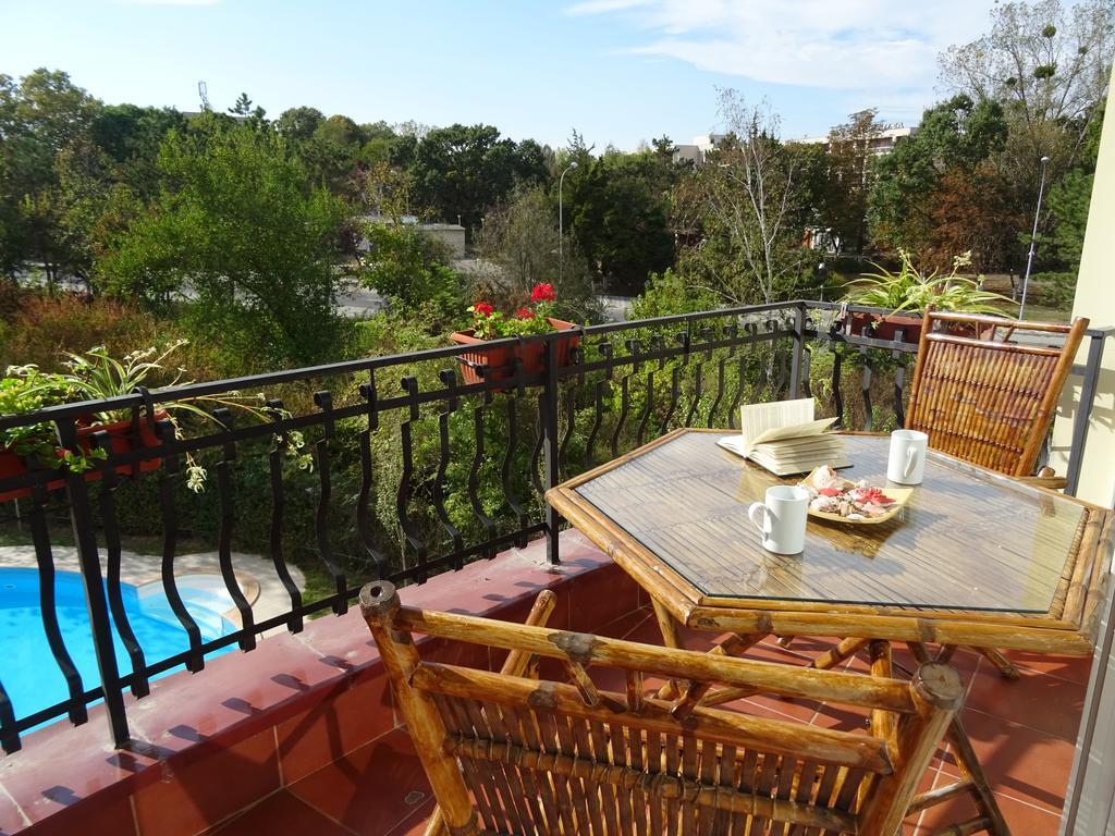 Club Topaz Apartments เนพทุน ภายนอก รูปภาพ