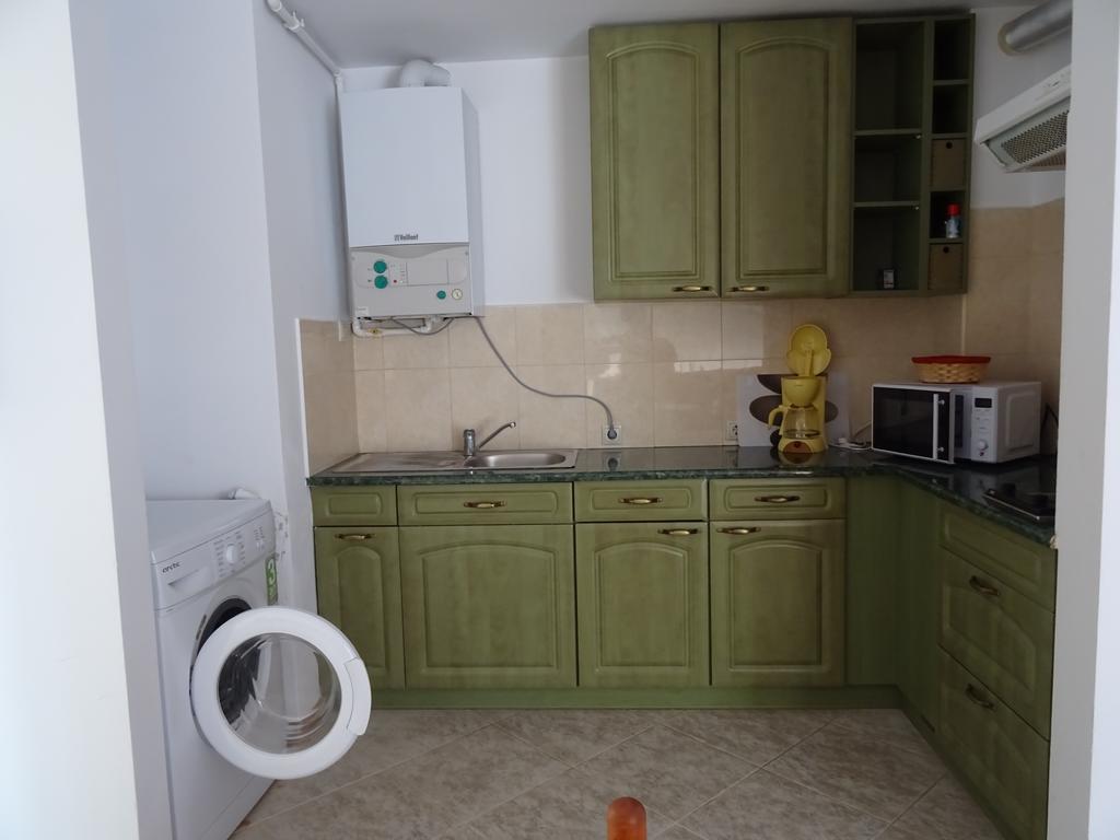 Club Topaz Apartments เนพทุน ห้อง รูปภาพ