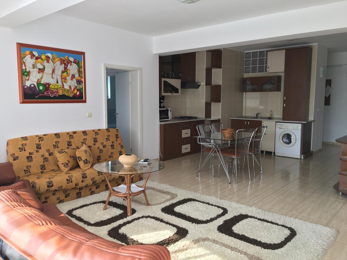 Club Topaz Apartments เนพทุน ภายนอก รูปภาพ
